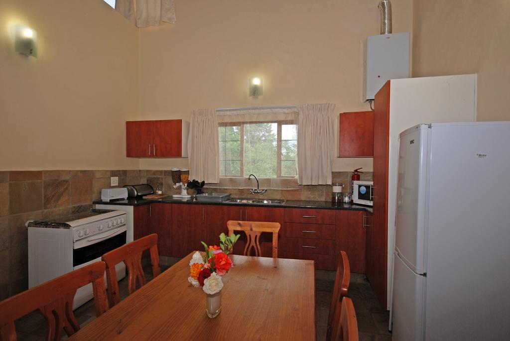 Hoopoe Haven Guest House Chartwell Exterior photo